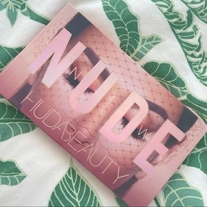 HUDA Beauty Nude eyeshadow pallet